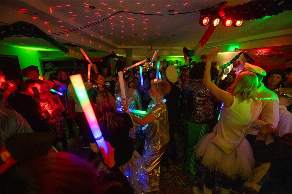 Zum Abschluss des Rosenmontags in Haltern am See (3.3.2025) fand im Kolpingtreff eine große Karnevalsparty mit dem DJ-Trio Marnedö statt.