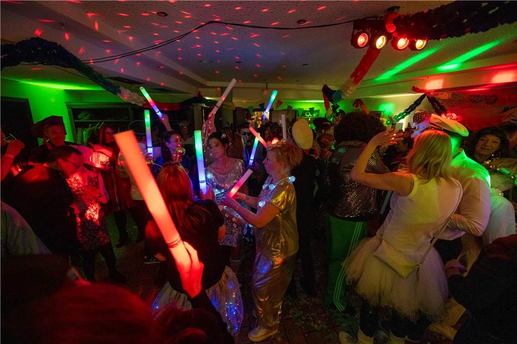 Zum Abschluss des Rosenmontags in Haltern am See (3.3.2025) fand im Kolpingtreff eine große Karnevalsparty mit dem DJ-Trio Marnedö statt.