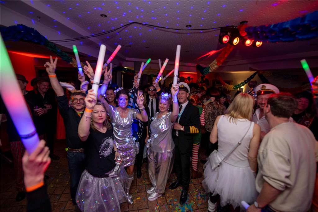 Zum Abschluss des Rosenmontags in Haltern am See (3.3.2025) fand im Kolpingtreff eine große Karnevalsparty mit dem DJ-Trio Marnedö statt.
