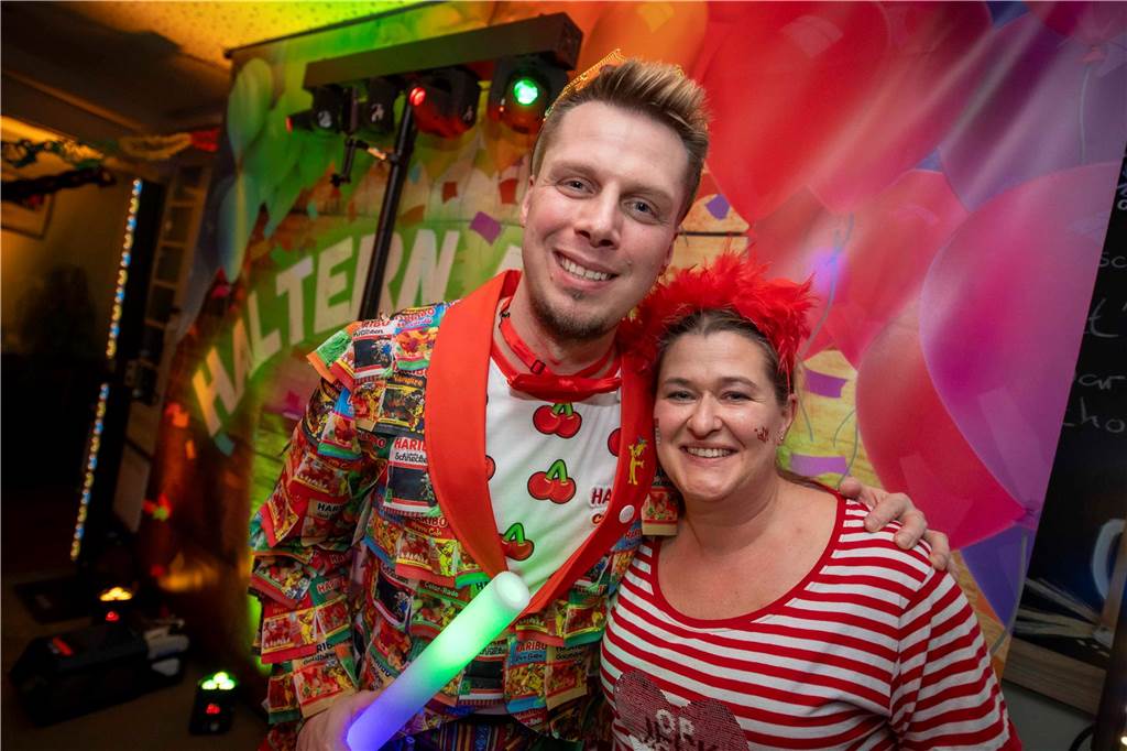 Zum Abschluss des Rosenmontags in Haltern am See (3.3.2025) fand im Kolpingtreff eine große Karnevalsparty mit dem DJ-Trio Marnedö statt.
