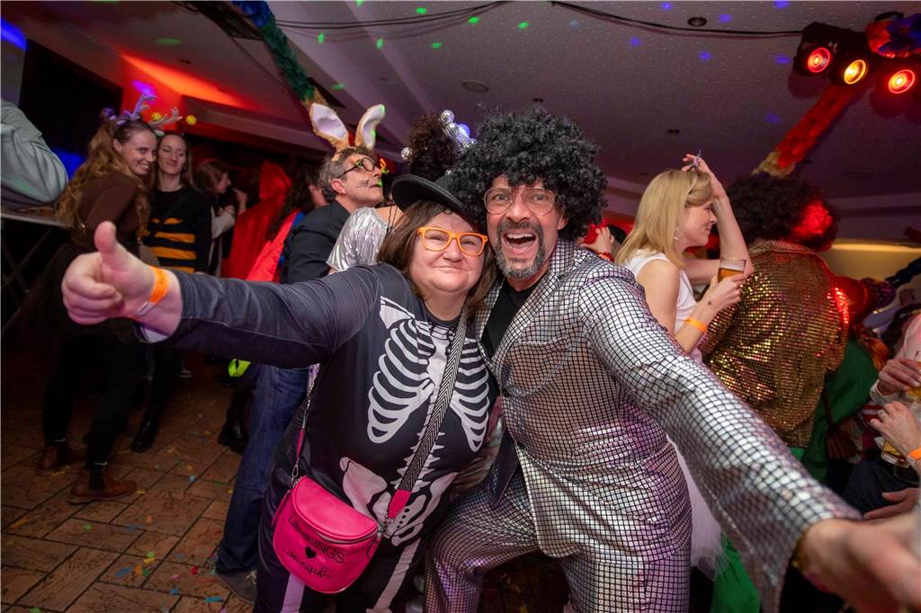 Zum Abschluss des Rosenmontags in Haltern am See (3.3.2025) fand im Kolpingtreff eine große Karnevalsparty mit dem DJ-Trio Marnedö statt.