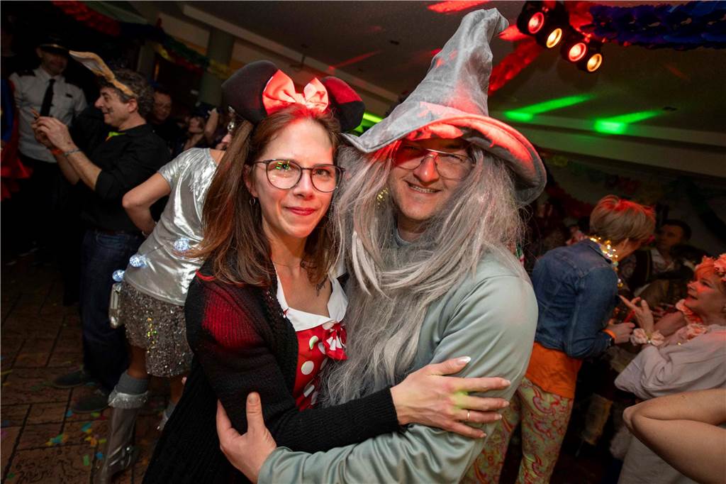 Zum Abschluss des Rosenmontags in Haltern am See (3.3.2025) fand im Kolpingtreff eine große Karnevalsparty mit dem DJ-Trio Marnedö statt.