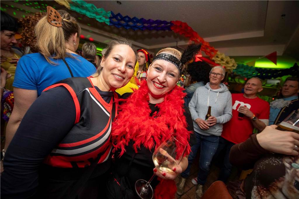 Zum Abschluss des Rosenmontags in Haltern am See (3.3.2025) fand im Kolpingtreff eine große Karnevalsparty mit dem DJ-Trio Marnedö statt.