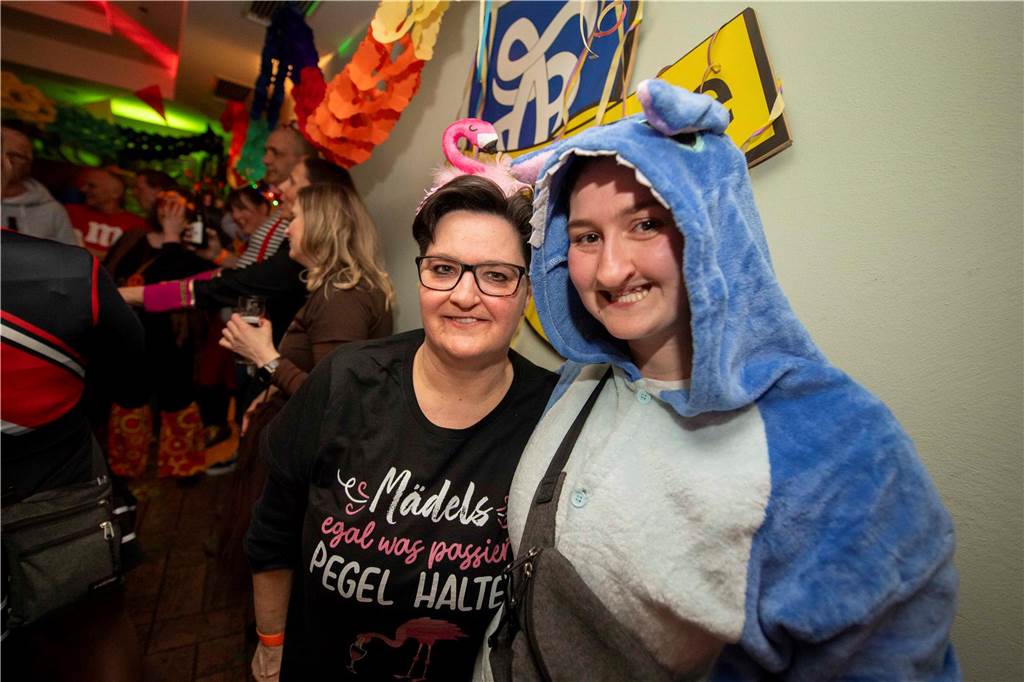 Zum Abschluss des Rosenmontags in Haltern am See (3.3.2025) fand im Kolpingtreff eine große Karnevalsparty mit dem DJ-Trio Marnedö statt.