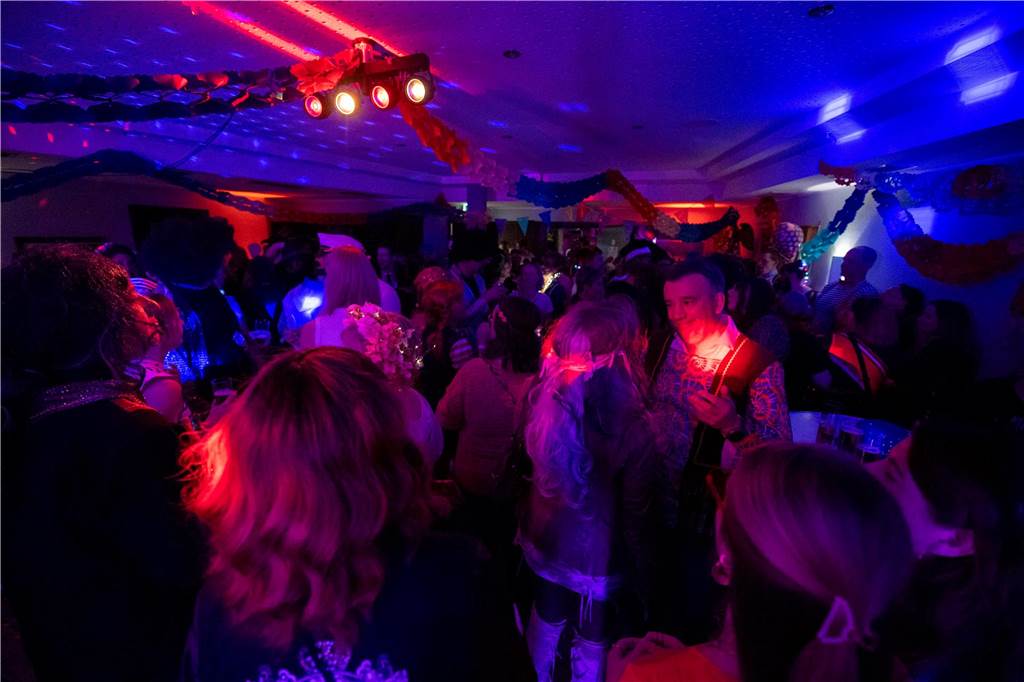 Zum Abschluss des Rosenmontags in Haltern am See (3.3.2025) fand im Kolpingtreff eine große Karnevalsparty mit dem DJ-Trio Marnedö statt.
