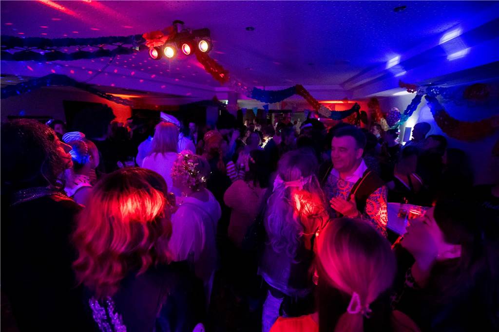 Zum Abschluss des Rosenmontags in Haltern am See (3.3.2025) fand im Kolpingtreff eine große Karnevalsparty mit dem DJ-Trio Marnedö statt.