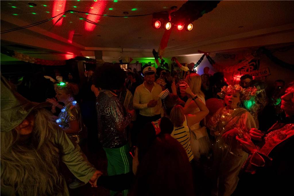 Zum Abschluss des Rosenmontags in Haltern am See (3.3.2025) fand im Kolpingtreff eine große Karnevalsparty mit dem DJ-Trio Marnedö statt.