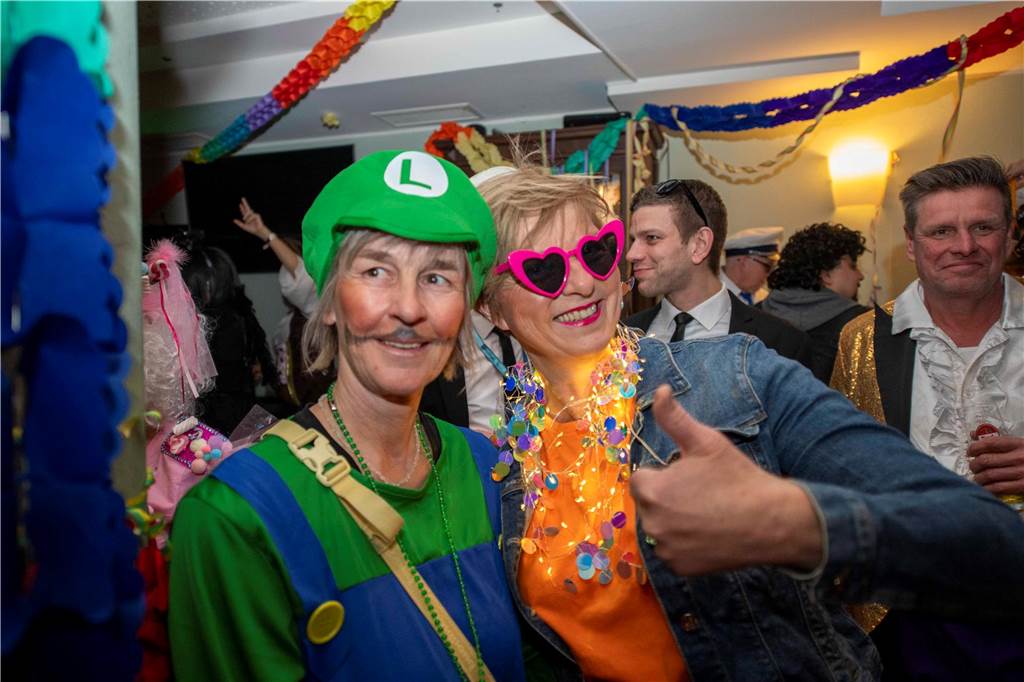 Zum Abschluss des Rosenmontags in Haltern am See (3.3.2025) fand im Kolpingtreff eine große Karnevalsparty mit dem DJ-Trio Marnedö statt.