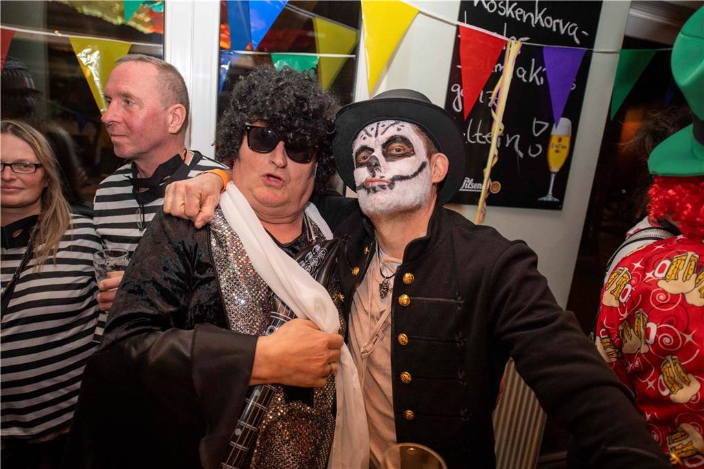 Zum Abschluss des Rosenmontags in Haltern am See (3.3.2025) fand im Kolpingtreff eine große Karnevalsparty mit dem DJ-Trio Marnedö statt.