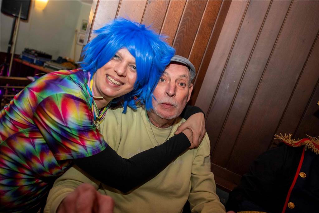 Zum Abschluss des Rosenmontags in Haltern am See (3.3.2025) fand im Kolpingtreff eine große Karnevalsparty mit dem DJ-Trio Marnedö statt.