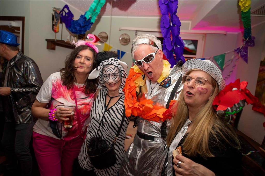 Zum Abschluss des Rosenmontags in Haltern am See (3.3.2025) fand im Kolpingtreff eine große Karnevalsparty mit dem DJ-Trio Marnedö statt.