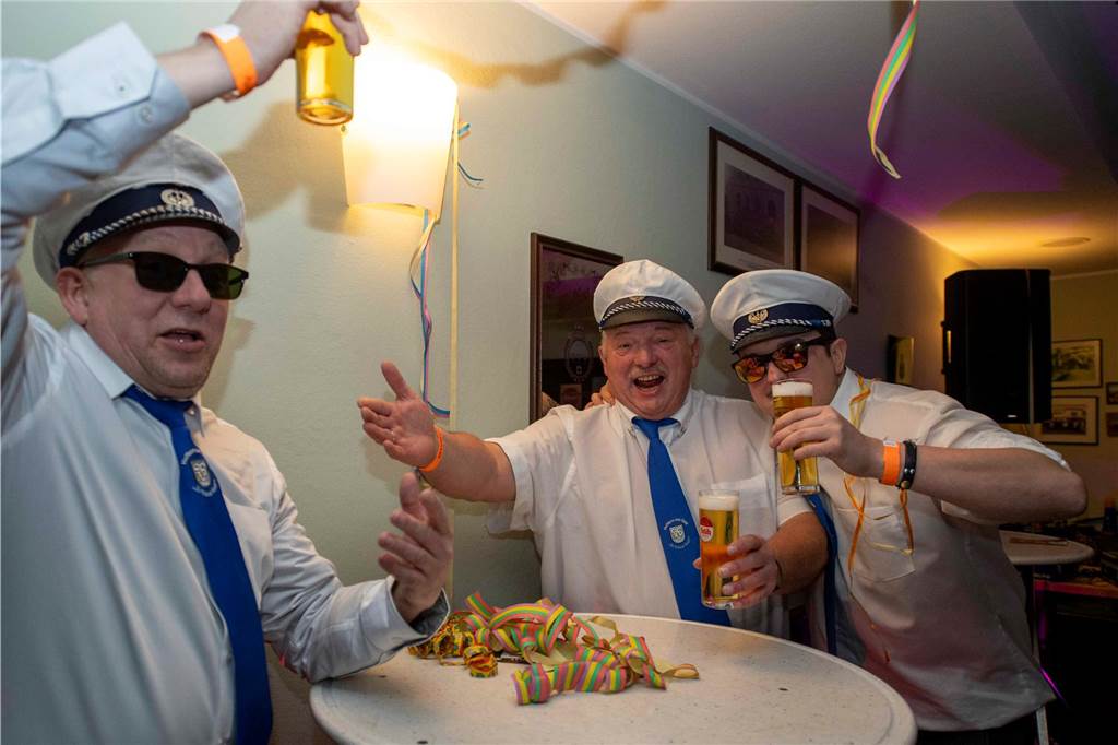 Zum Abschluss des Rosenmontags in Haltern am See (3.3.2025) fand im Kolpingtreff eine große Karnevalsparty mit dem DJ-Trio Marnedö statt.
