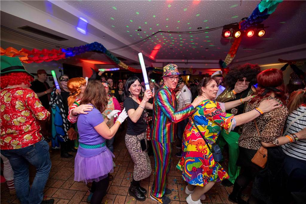 Zum Abschluss des Rosenmontags in Haltern am See (3.3.2025) fand im Kolpingtreff eine große Karnevalsparty mit dem DJ-Trio Marnedö statt.