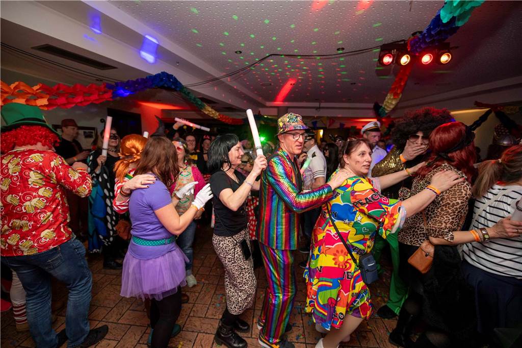 Zum Abschluss des Rosenmontags in Haltern am See (3.3.2025) fand im Kolpingtreff eine große Karnevalsparty mit dem DJ-Trio Marnedö statt.