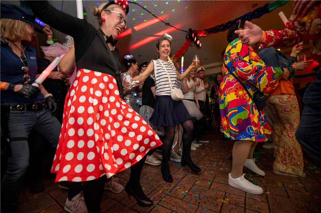 Zum Abschluss des Rosenmontags in Haltern am See (3.3.2025) fand im Kolpingtreff eine große Karnevalsparty mit dem DJ-Trio Marnedö statt.