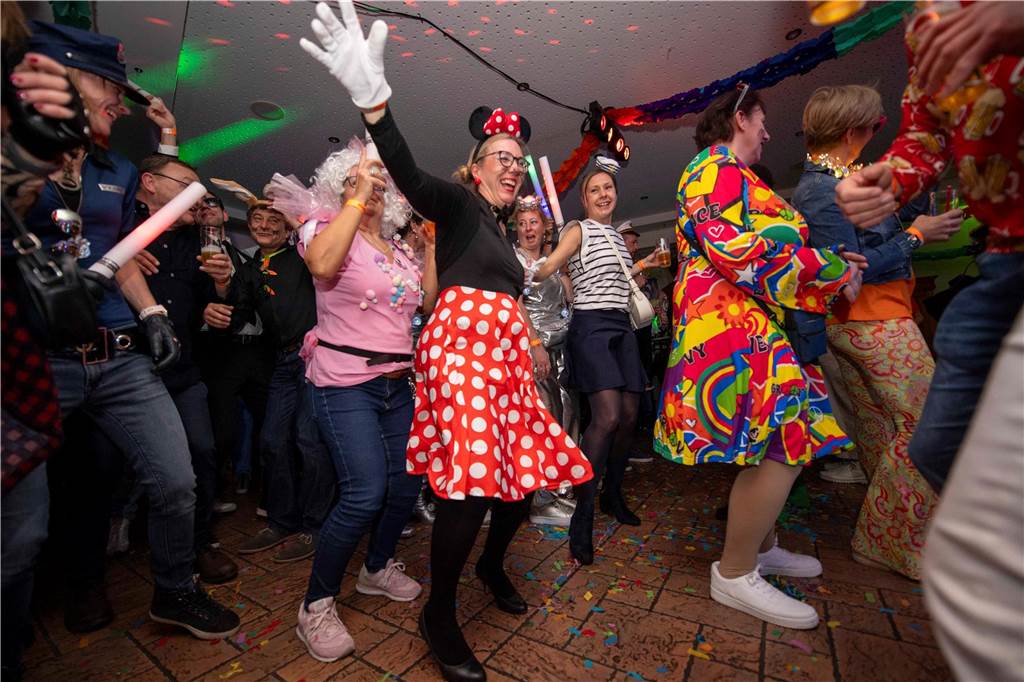 Zum Abschluss des Rosenmontags in Haltern am See (3.3.2025) fand im Kolpingtreff eine große Karnevalsparty mit dem DJ-Trio Marnedö statt.