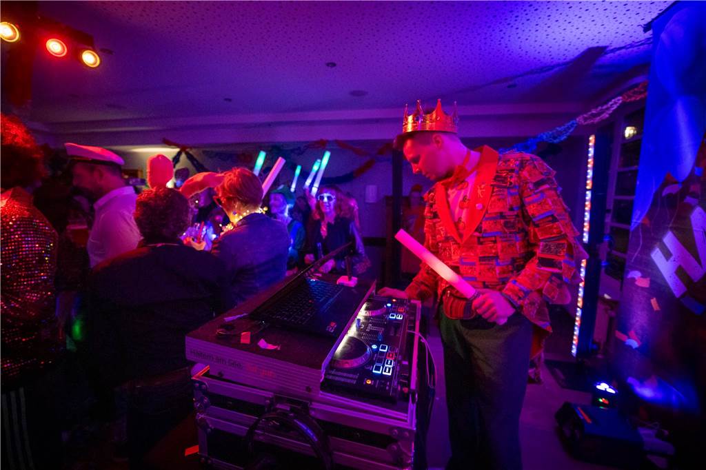 Zum Abschluss des Rosenmontags in Haltern am See (3.3.2025) fand im Kolpingtreff eine große Karnevalsparty mit dem DJ-Trio Marnedö statt.
