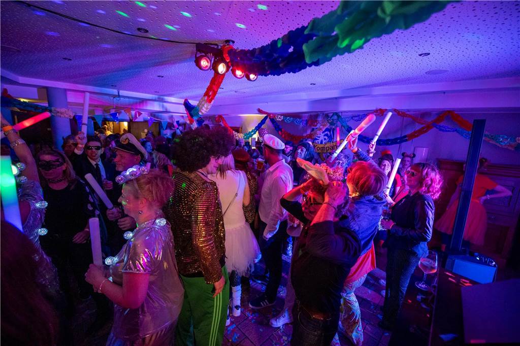Zum Abschluss des Rosenmontags in Haltern am See (3.3.2025) fand im Kolpingtreff eine große Karnevalsparty mit dem DJ-Trio Marnedö statt.