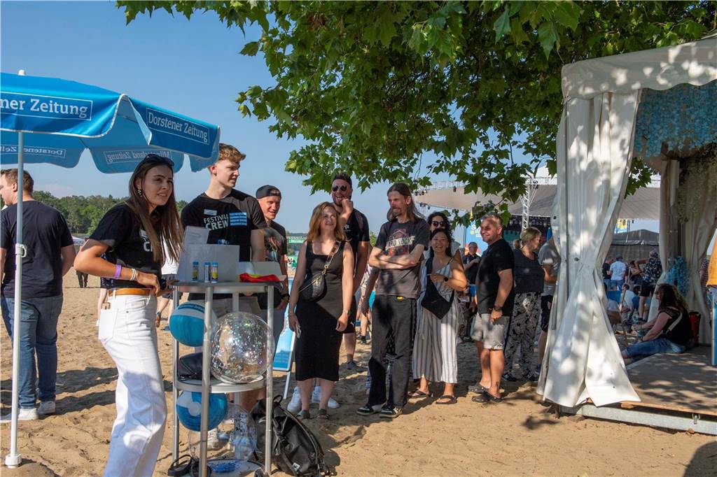 Zum Auftakt des Sunset Beach Festivals gab Toto in Haltern ein begeisterndes Konzert. Tausende Fans waren aus dem Häuschen.