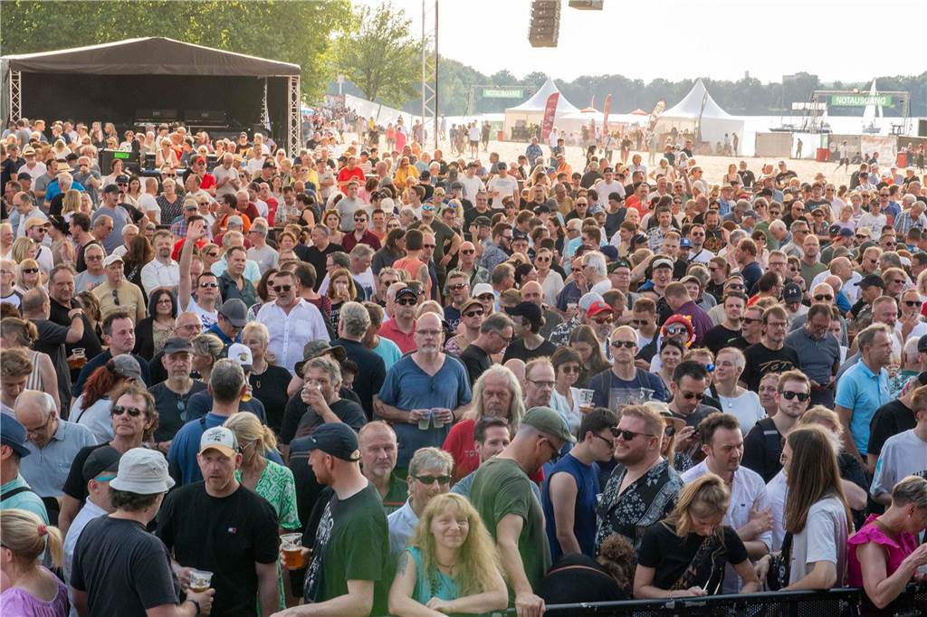 Zum Auftakt des Sunset Beach Festivals gab Toto in Haltern ein begeisterndes Konzert. Tausende Fans waren aus dem Häuschen.