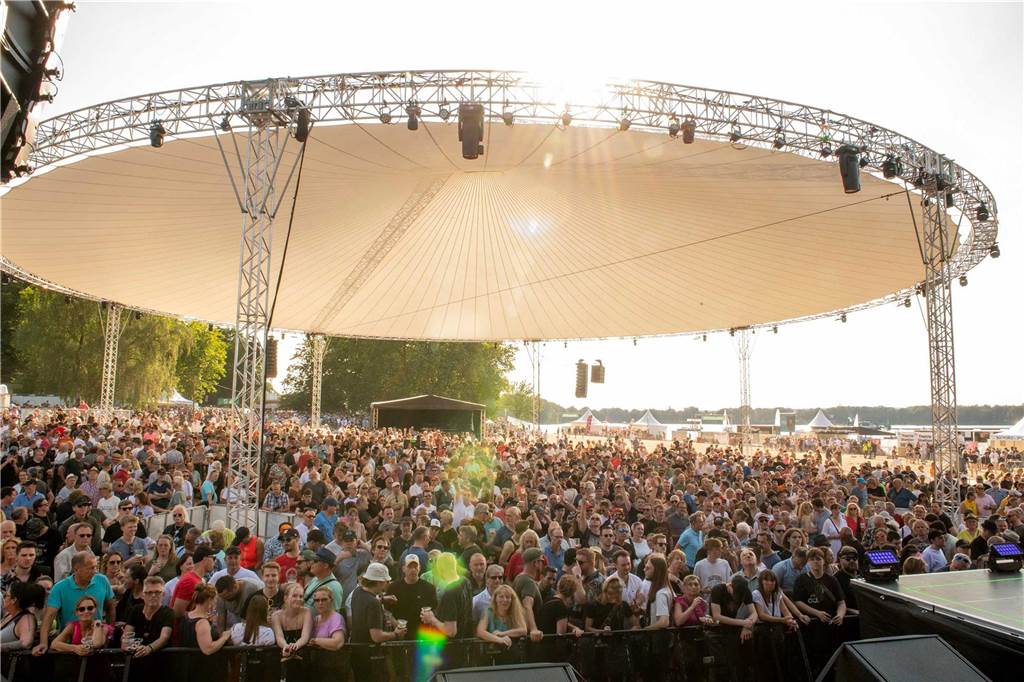 Zum Auftakt des Sunset Beach Festivals gab Toto in Haltern ein begeisterndes Konzert. Tausende Fans waren aus dem Häuschen.
