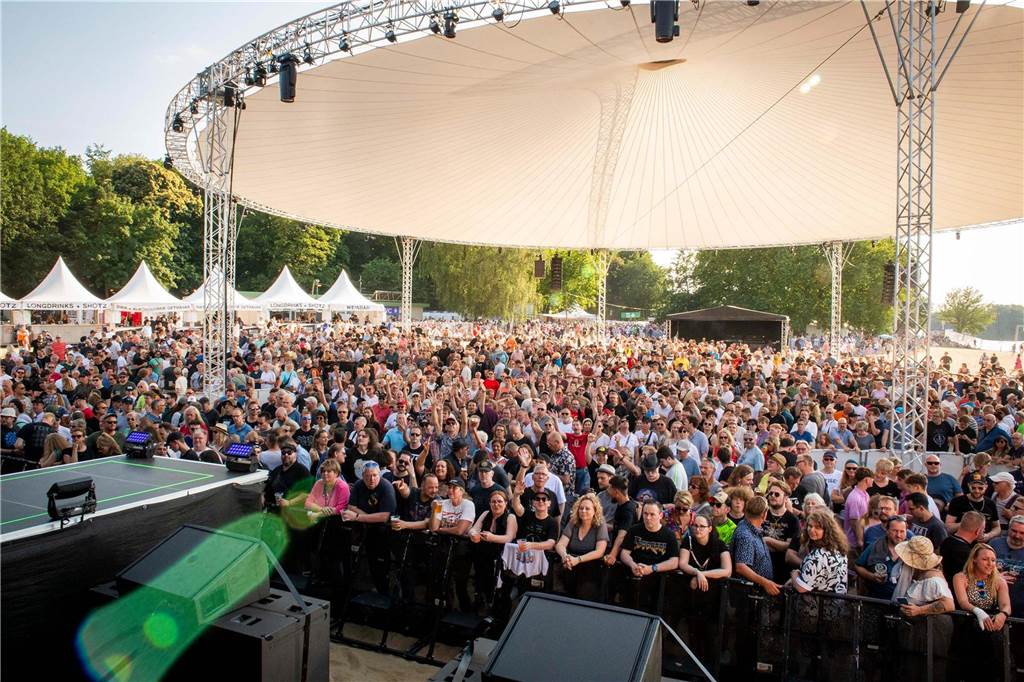 Zum Auftakt des Sunset Beach Festivals gab Toto in Haltern ein begeisterndes Konzert. Tausende Fans waren aus dem Häuschen.