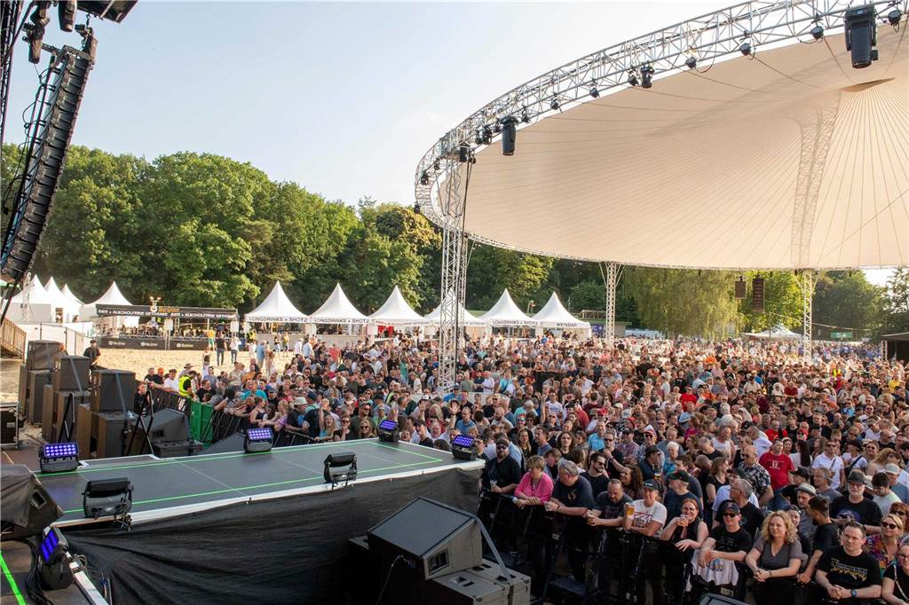 Zum Auftakt des Sunset Beach Festivals gab Toto in Haltern ein begeisterndes Konzert. Tausende Fans waren aus dem Häuschen.