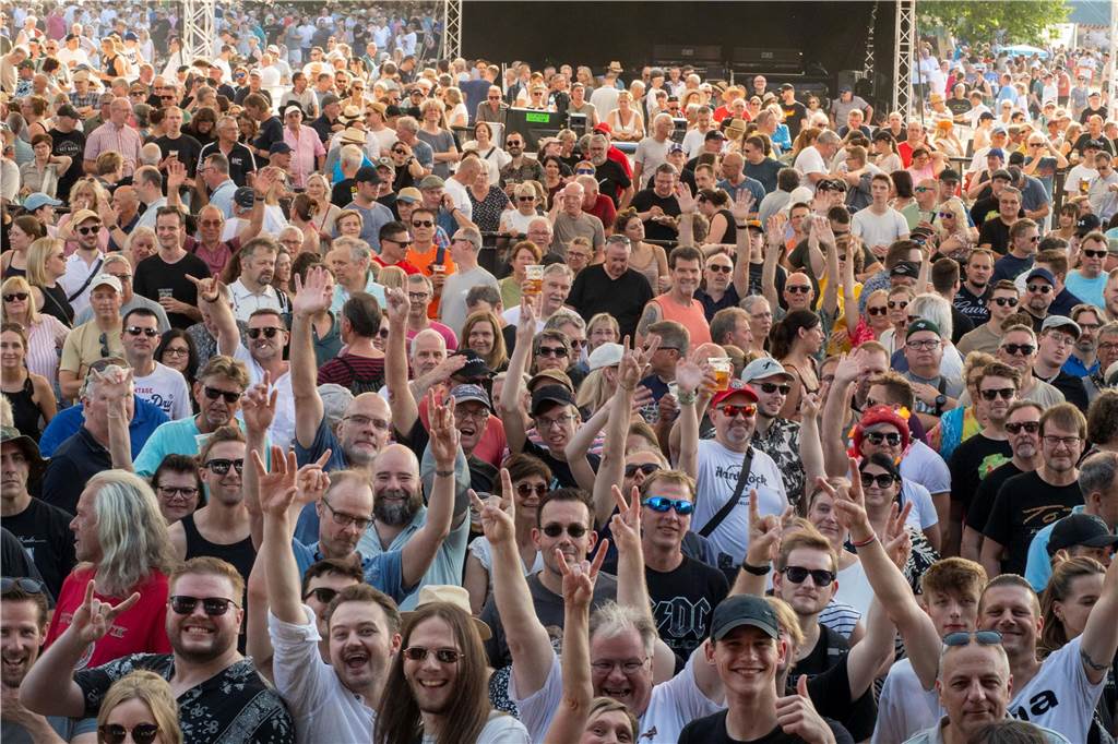 Zum Auftakt des Sunset Beach Festivals gab Toto in Haltern ein begeisterndes Konzert. Tausende Fans waren aus dem Häuschen.