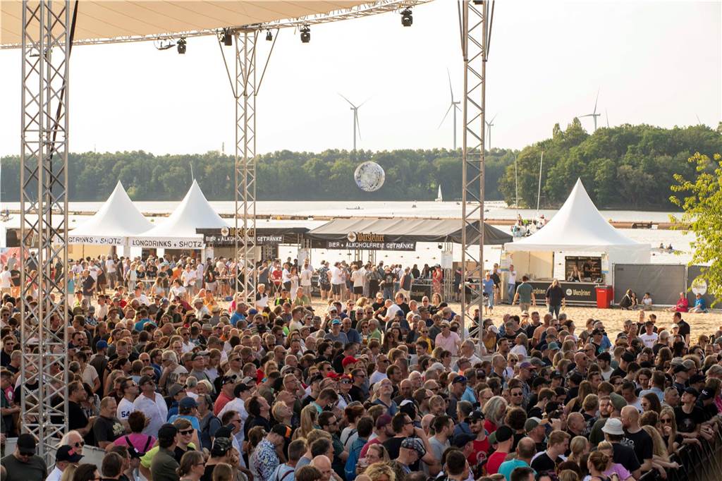 Zum Auftakt des Sunset Beach Festivals gab Toto in Haltern ein begeisterndes Konzert. Tausende Fans waren aus dem Häuschen.
