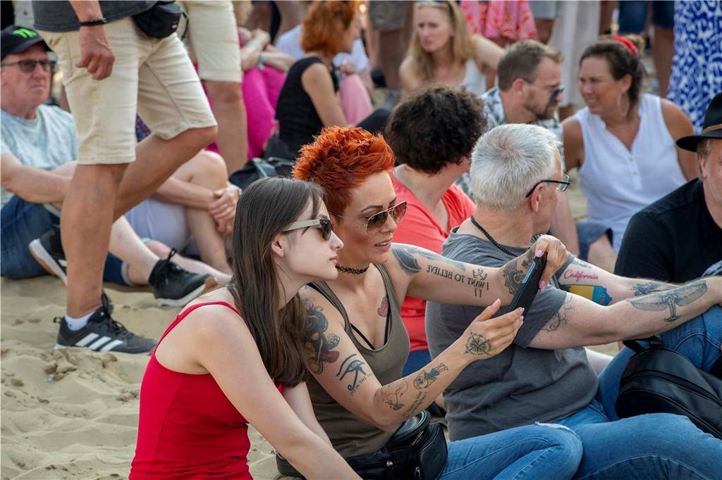 Zum Auftakt des Sunset Beach Festivals gab Toto in Haltern ein begeisterndes Konzert. Tausende Fans waren aus dem Häuschen.