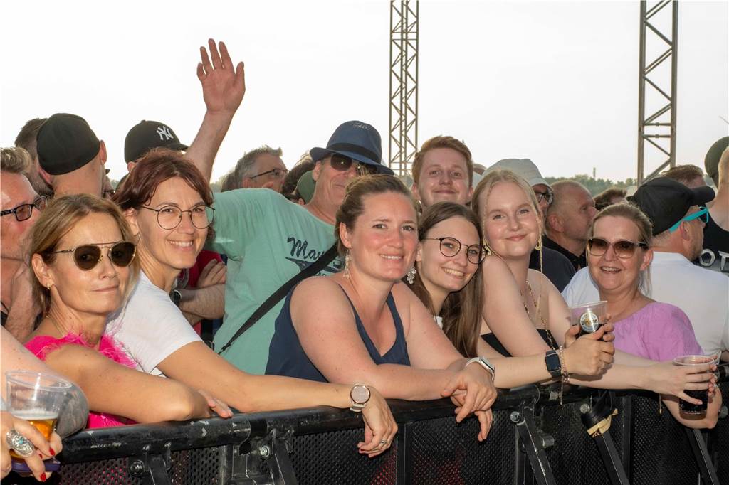 Zum Auftakt des Sunset Beach Festivals gab Toto in Haltern ein begeisterndes Konzert. Tausende Fans waren aus dem Häuschen.