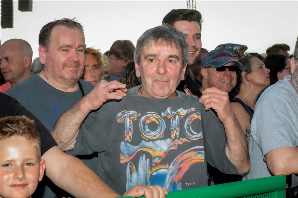 Zum Auftakt des Sunset Beach Festivals gab Toto in Haltern ein begeisterndes Konzert. Tausende Fans waren aus dem Häuschen.