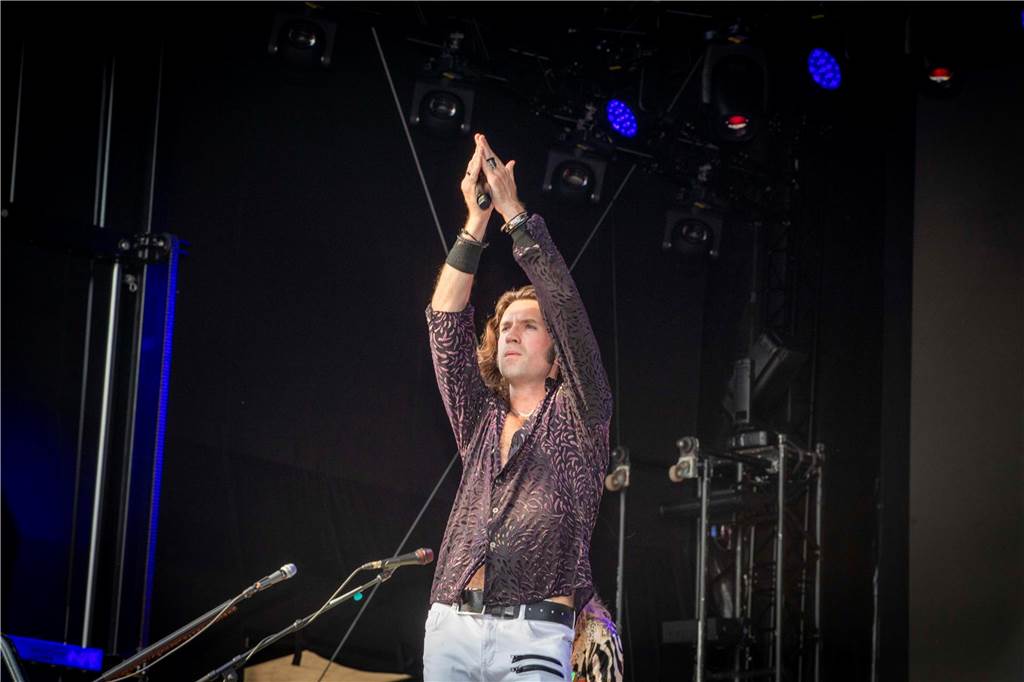 Zum Auftakt des Sunset Beach Festivals gab Toto in Haltern ein begeisterndes Konzert. Tausende Fans waren aus dem Häuschen.