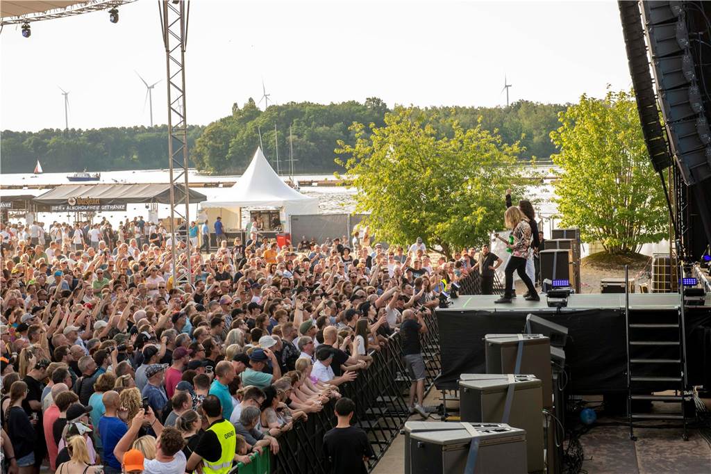 Zum Auftakt des Sunset Beach Festivals gab Toto in Haltern ein begeisterndes Konzert. Tausende Fans waren aus dem Häuschen.