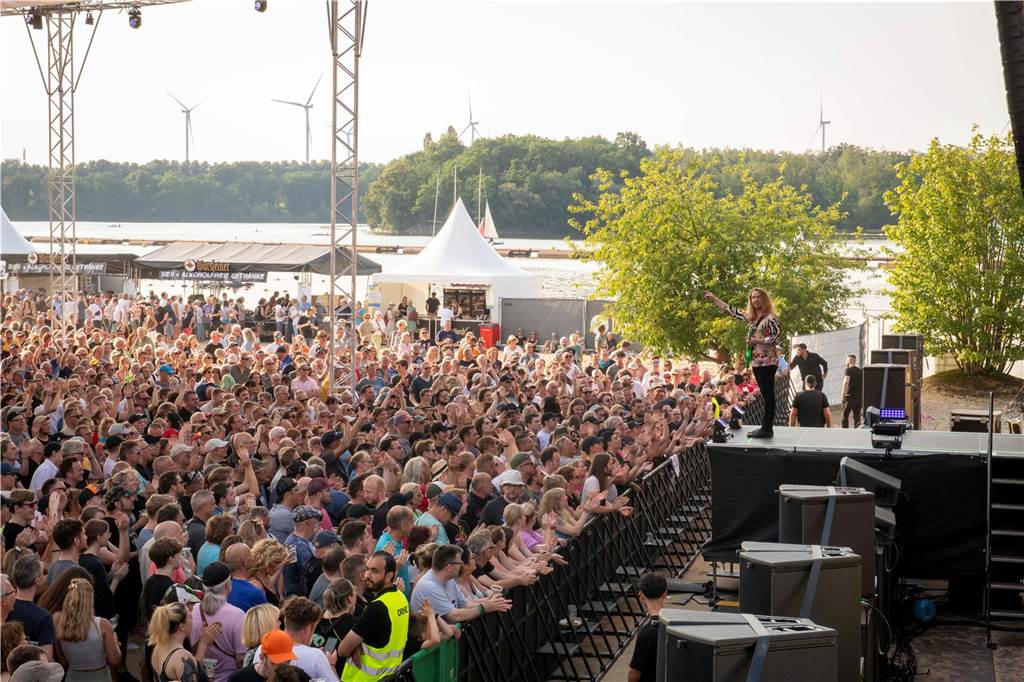 Zum Auftakt des Sunset Beach Festivals gab Toto in Haltern ein begeisterndes Konzert. Tausende Fans waren aus dem Häuschen.