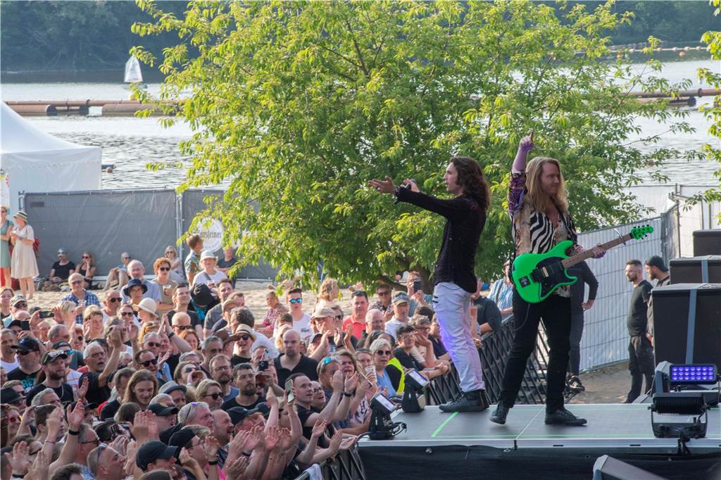 Zum Auftakt des Sunset Beach Festivals gab Toto in Haltern ein begeisterndes Konzert. Tausende Fans waren aus dem Häuschen.