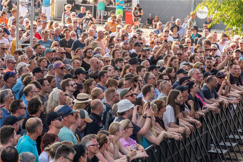 Zum Auftakt des Sunset Beach Festivals gab Toto in Haltern ein begeisterndes Konzert. Tausende Fans waren aus dem Häuschen.