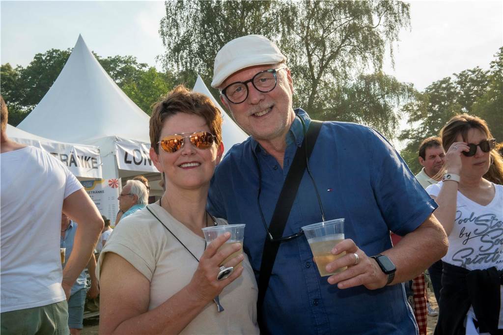 Zum Auftakt des Sunset Beach Festivals gab Toto in Haltern ein begeisterndes Konzert. Tausende Fans waren aus dem Häuschen.