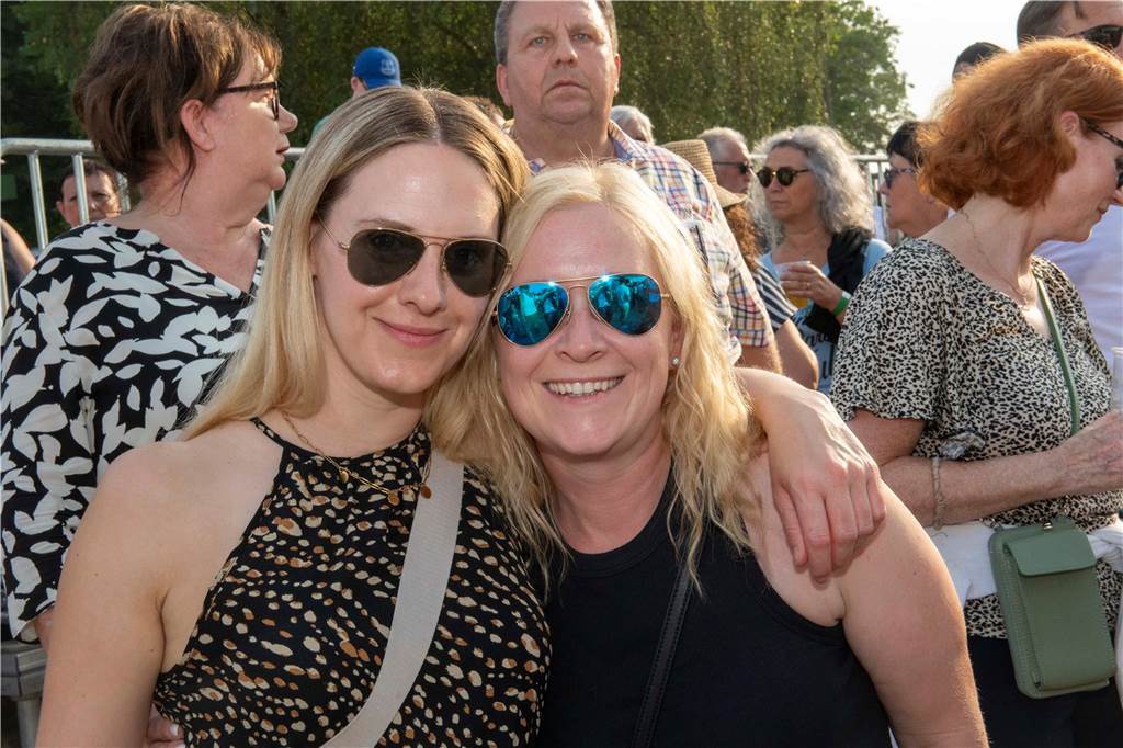 Zum Auftakt des Sunset Beach Festivals gab Toto in Haltern ein begeisterndes Konzert. Tausende Fans waren aus dem Häuschen.