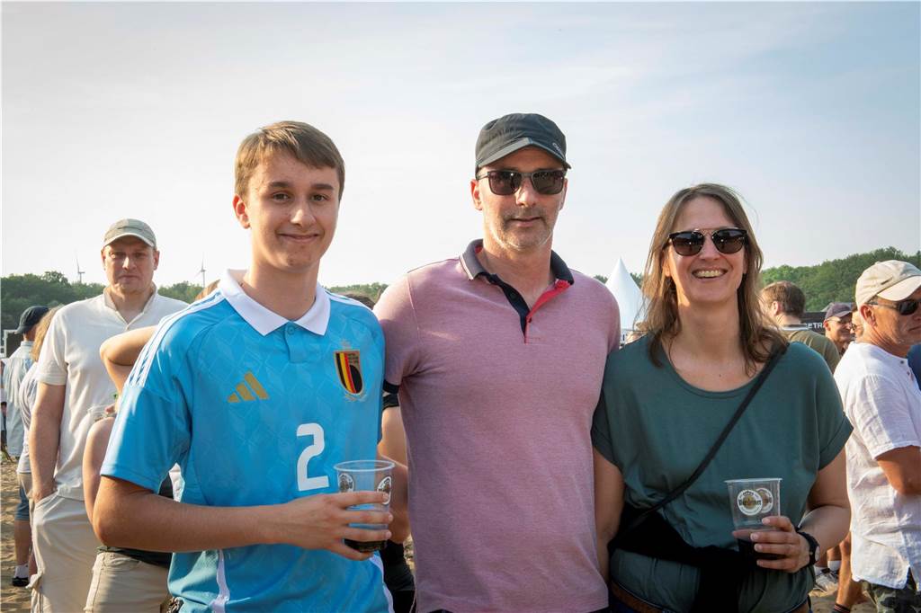 Zum Auftakt des Sunset Beach Festivals gab Toto in Haltern ein begeisterndes Konzert. Tausende Fans waren aus dem Häuschen.
