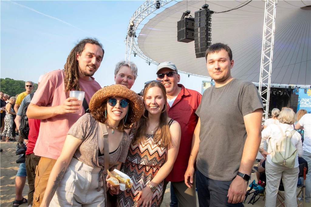 Zum Auftakt des Sunset Beach Festivals gab Toto in Haltern ein begeisterndes Konzert. Tausende Fans waren aus dem Häuschen.