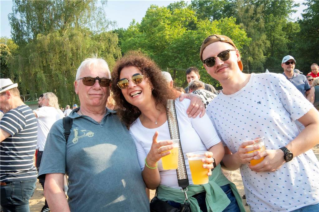 Zum Auftakt des Sunset Beach Festivals gab Toto in Haltern ein begeisterndes Konzert. Tausende Fans waren aus dem Häuschen.