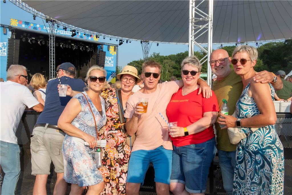 Zum Auftakt des Sunset Beach Festivals gab Toto in Haltern ein begeisterndes Konzert. Tausende Fans waren aus dem Häuschen.