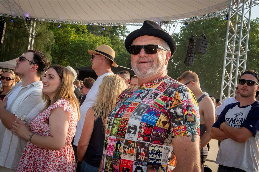 Zum Auftakt des Sunset Beach Festivals gab Toto in Haltern ein begeisterndes Konzert. Tausende Fans waren aus dem Häuschen.