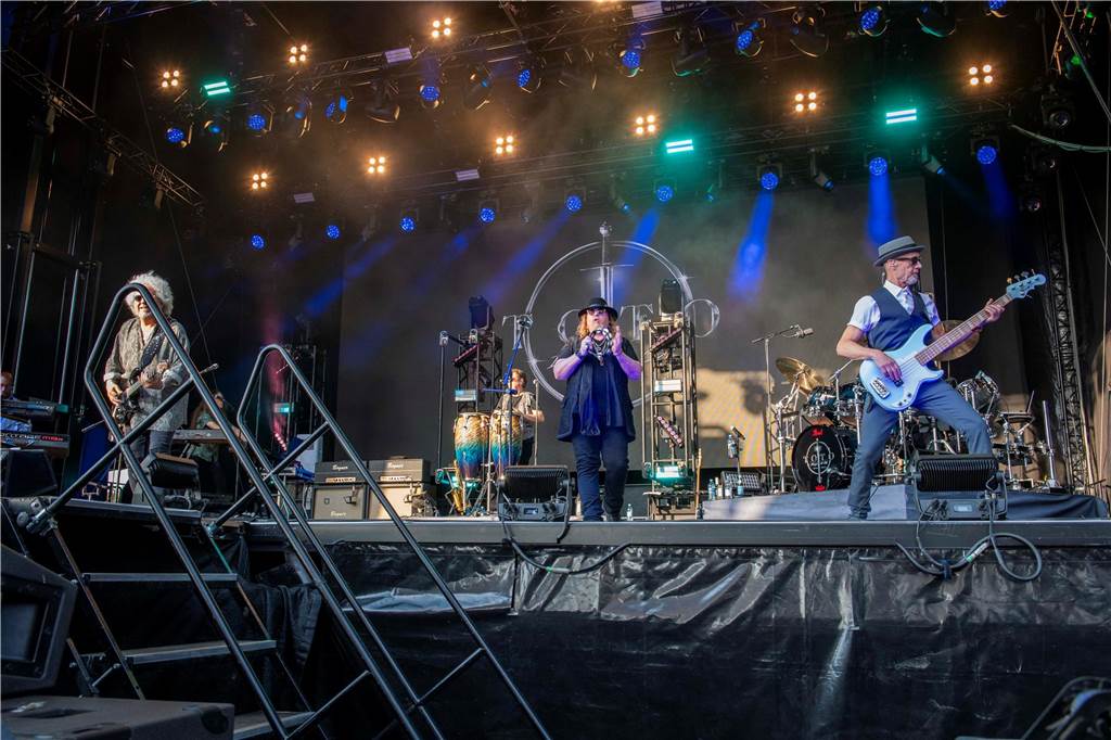 Zum Auftakt des Sunset Beach Festivals gab Toto in Haltern ein begeisterndes Konzert. Tausende Fans waren aus dem Häuschen.