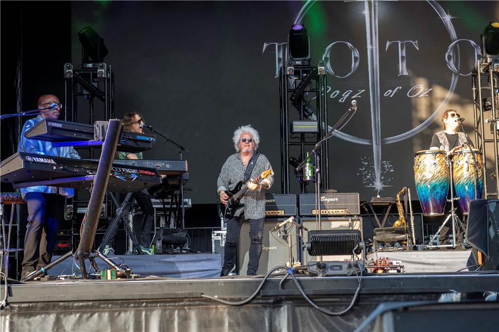 Zum Auftakt des Sunset Beach Festivals gab Toto in Haltern ein begeisterndes Konzert. Tausende Fans waren aus dem Häuschen.