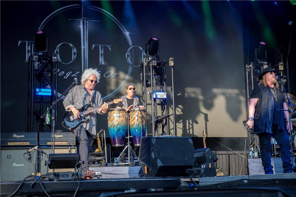 Zum Auftakt des Sunset Beach Festivals gab Toto in Haltern ein begeisterndes Konzert. Tausende Fans waren aus dem Häuschen.