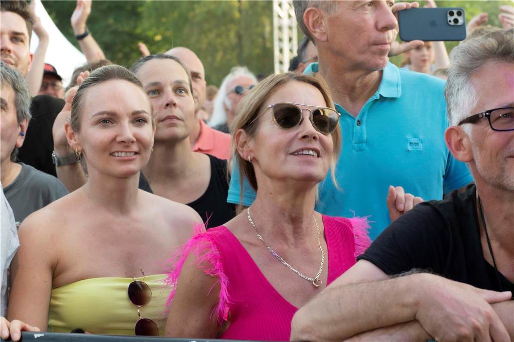 Zum Auftakt des Sunset Beach Festivals gab Toto in Haltern ein begeisterndes Konzert. Tausende Fans waren aus dem Häuschen.