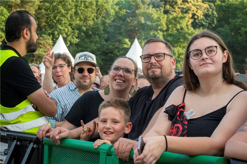 Zum Auftakt des Sunset Beach Festivals gab Toto in Haltern ein begeisterndes Konzert. Tausende Fans waren aus dem Häuschen.