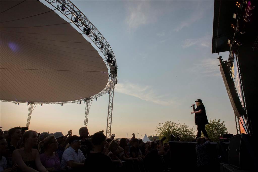 Zum Auftakt des Sunset Beach Festivals gab Toto in Haltern ein begeisterndes Konzert. Tausende Fans waren aus dem Häuschen.